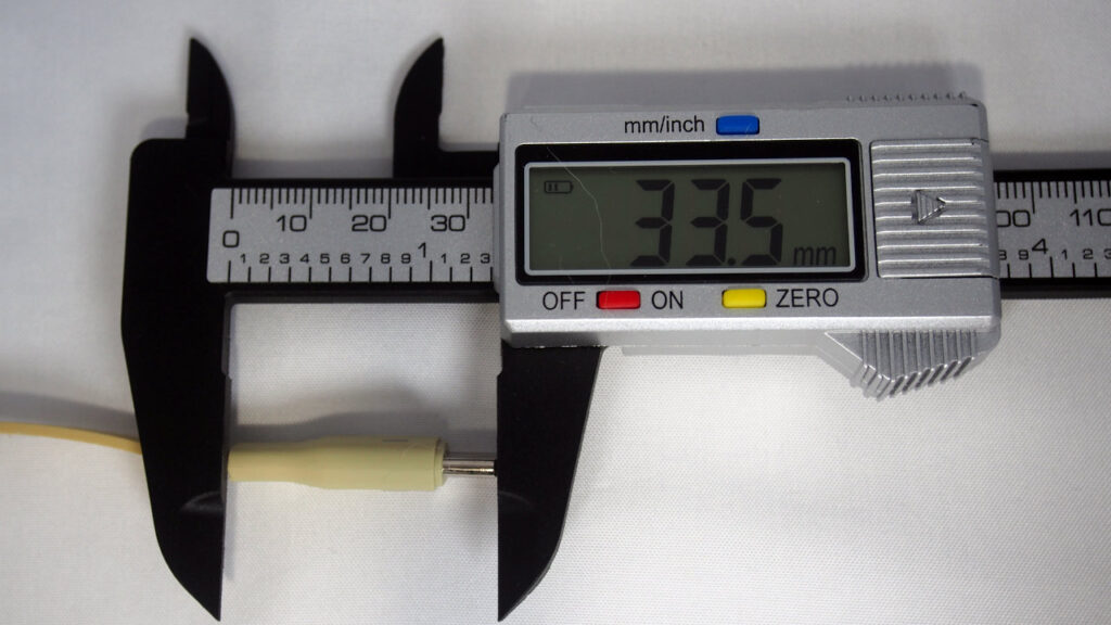 コネクタ部分は33.5mm。