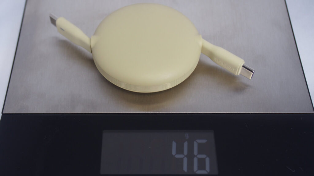 重量は46g。