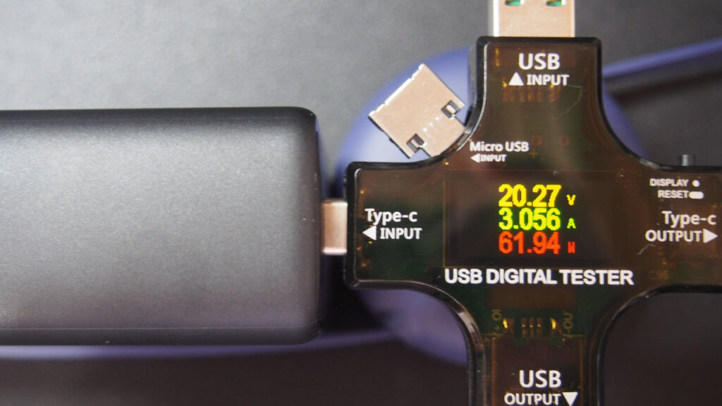 Type-Cポートでノートパソコンを充電。各ポートともに約62Wの出力。