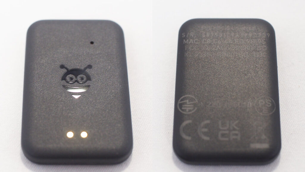 Pebblebeeタグ型の表面と裏面。