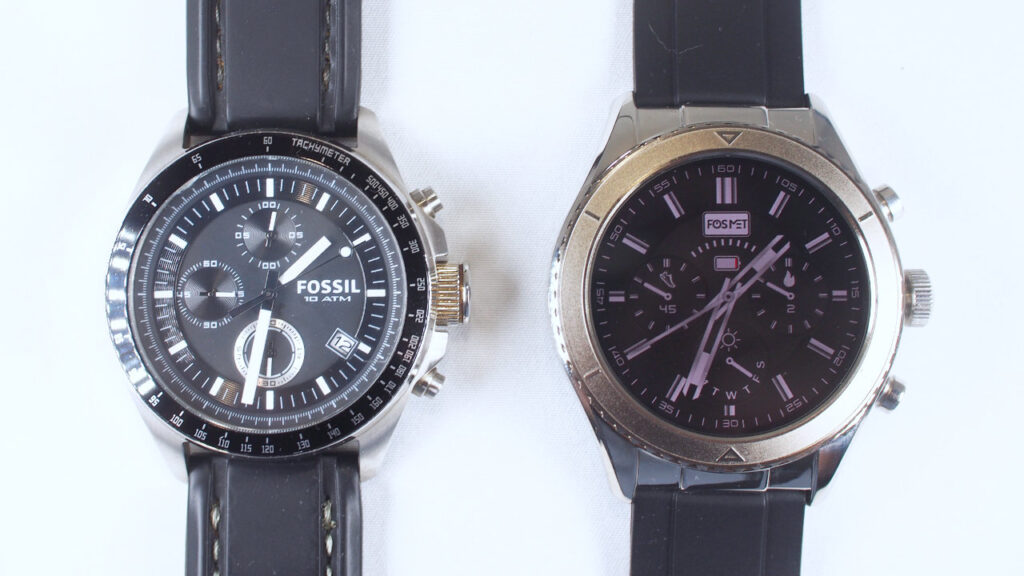 左がFOSSILの腕時計、右がFOSMET R1。