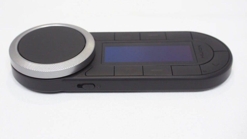 HUION Keydial Remote K40の左側面。