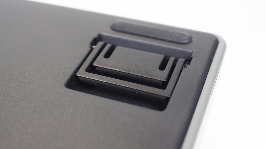 RK ROYAL KLUDGE R98 Proの底面の脚。