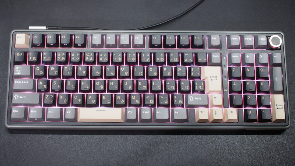 バックライトを白色で点灯させたところ。