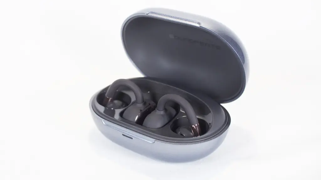SOUNDPEATS Clip1のケースを開けたところ。