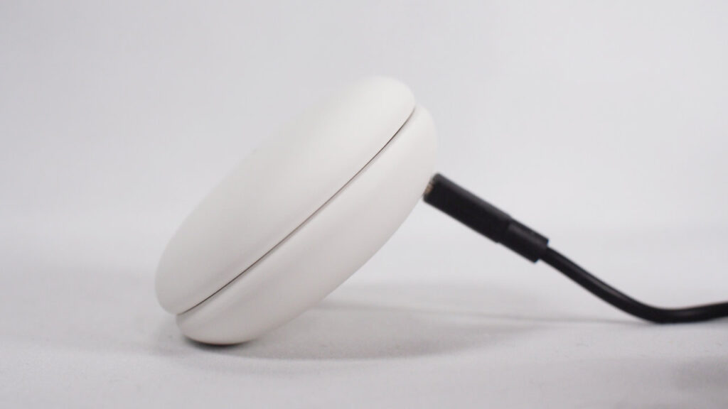 ケースUSBケーブルを挿したところ。