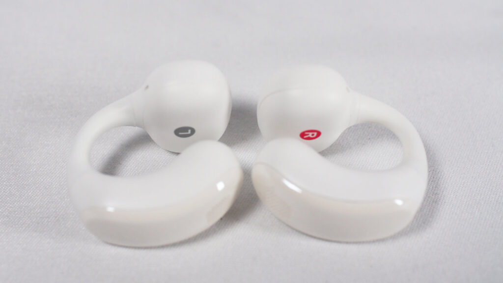 イヤホン内側のLRマーク。