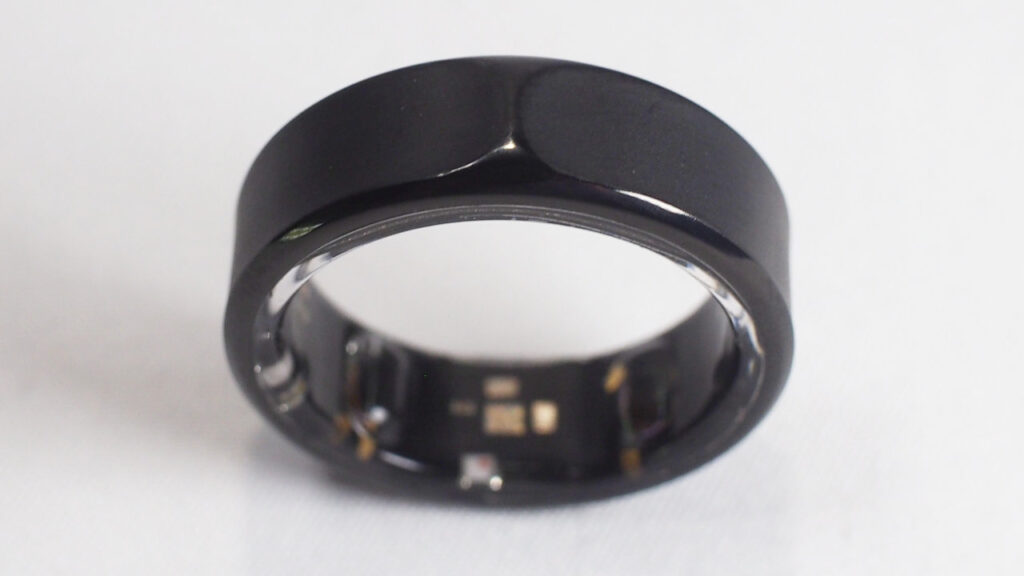リングの上部とわかるようなデザインがされている。