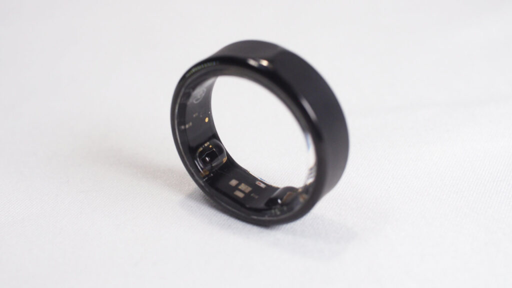 スマートリングの内側には各種センサーがある。