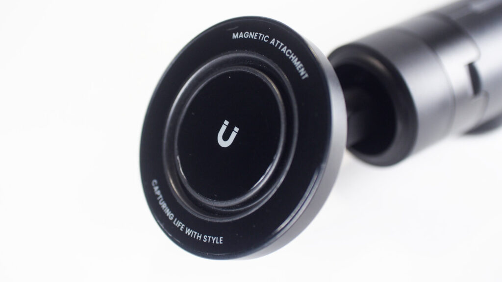 固定方法はN52グレードのネオジム磁石を採用したマグネット式。