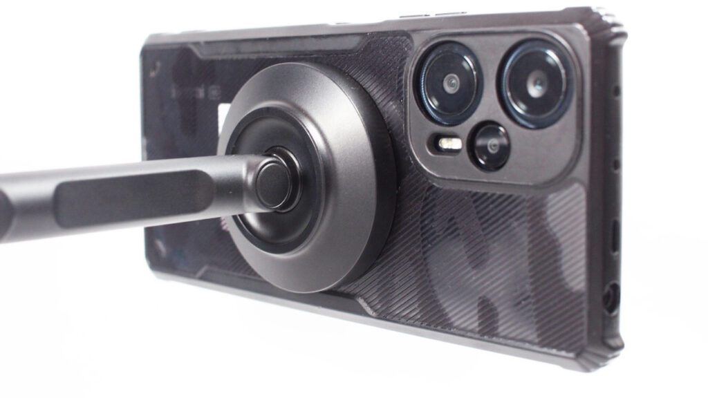 JustTap マグネティックフォン三脚にとりけたところ。