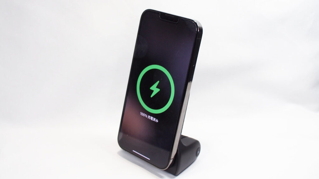 PowerShutter パワーバンクスタンドはモバイルバッテリー、スマホスタンドしても使用可能。