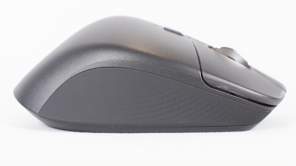 MX Master 4の右側面。