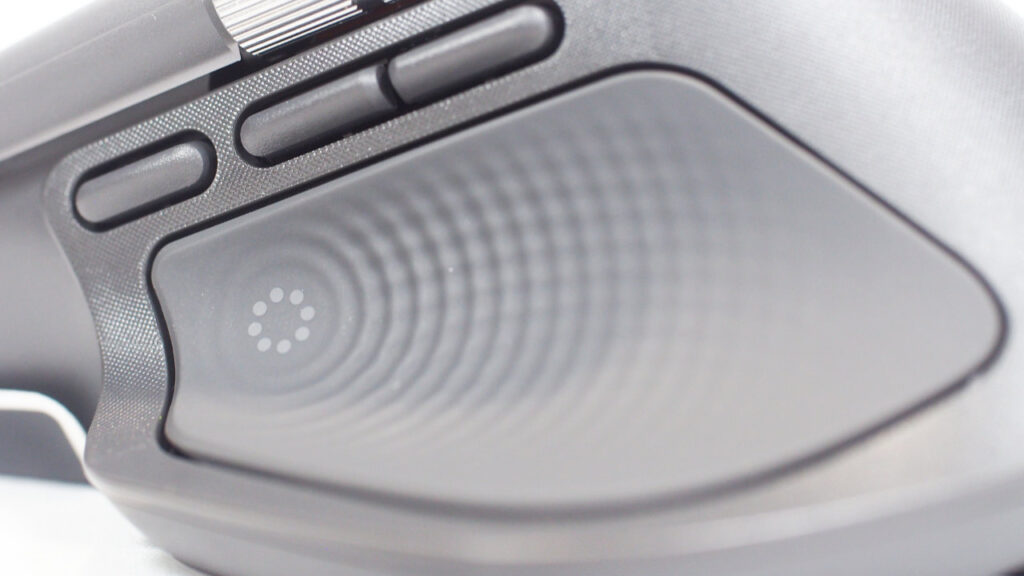 左側面の触覚センサーパネル部分。