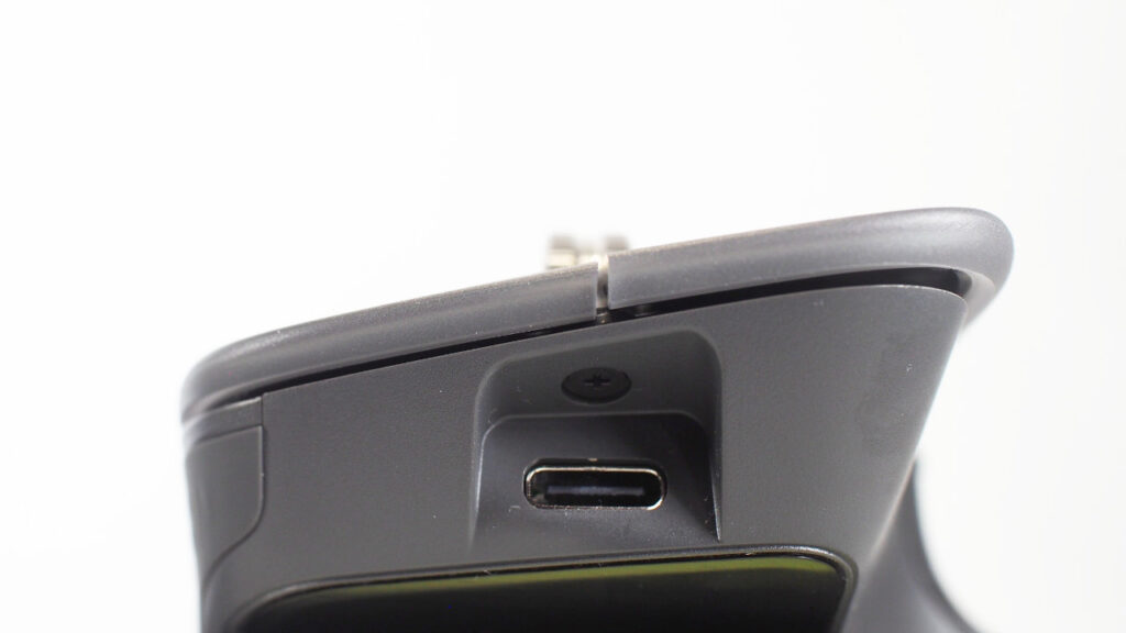 MX Master 4の左クリックと右クリック部分の遊びの違い。