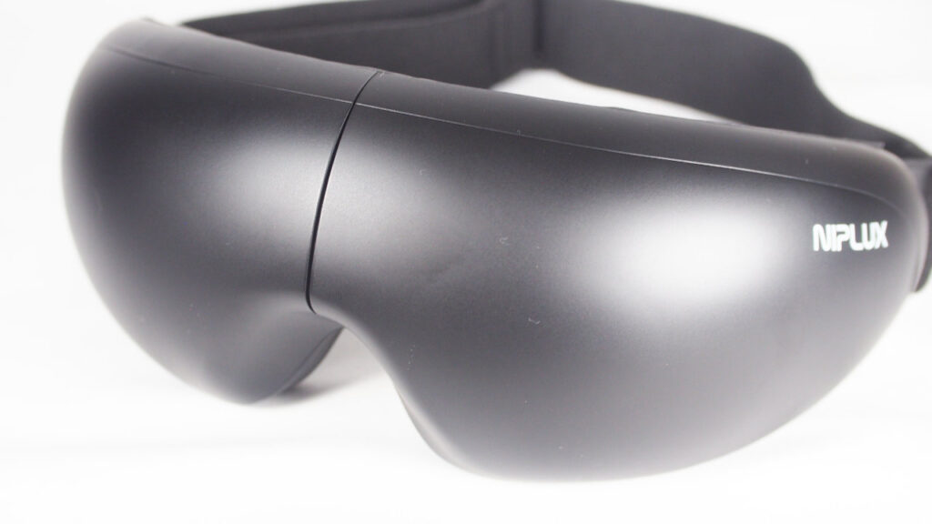 NIPLUX EMS EYE RELAXの正面。