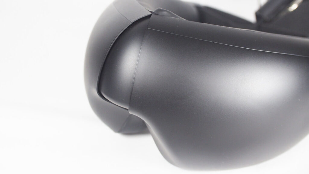 NIPLUX EMS EYE RELAXを曲げたところ。