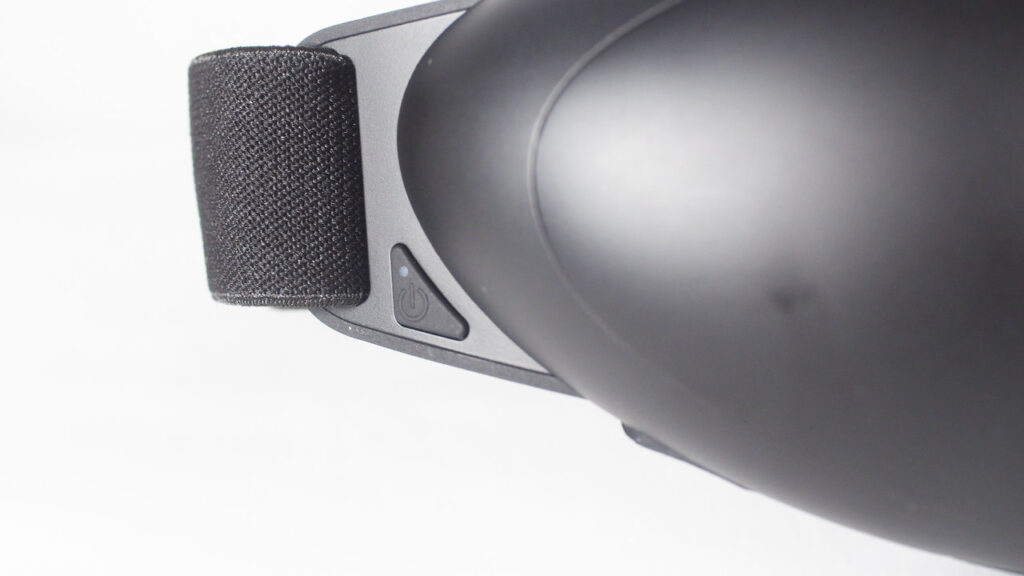 NIPLUX EMS EYE RELAXの電源ボタン。