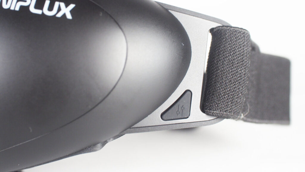 NIPLUX EMS EYE RELAXのレベル切替ボタン。