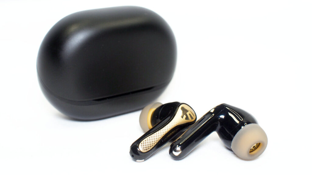 SOUNDPEATS Air5 Pro+の外観。