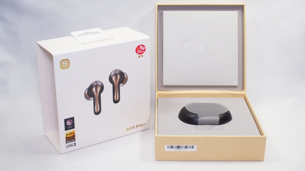 SOUNDPEATS Air5 Pro+を開封したところ。