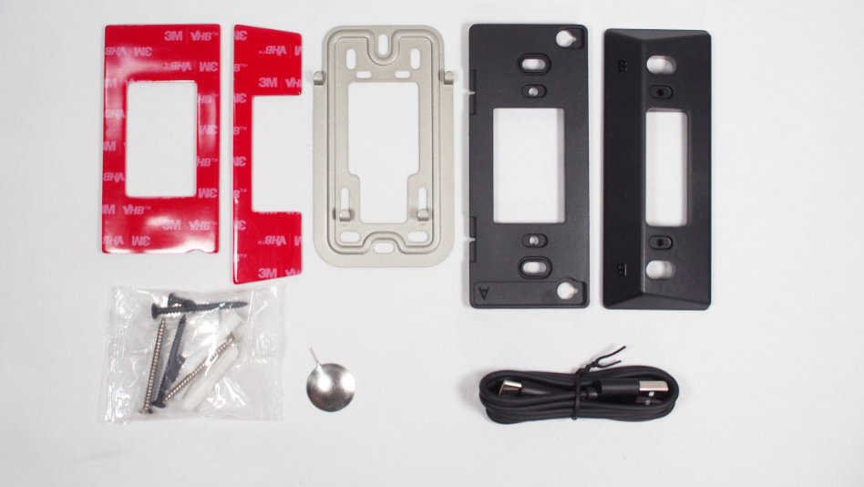 SwitchBot スマートテレビドアホンの取り付け用パーツ。