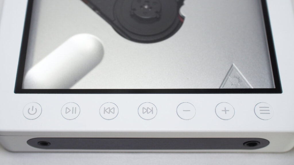 FIIO DM13 BTの操作ボタン。