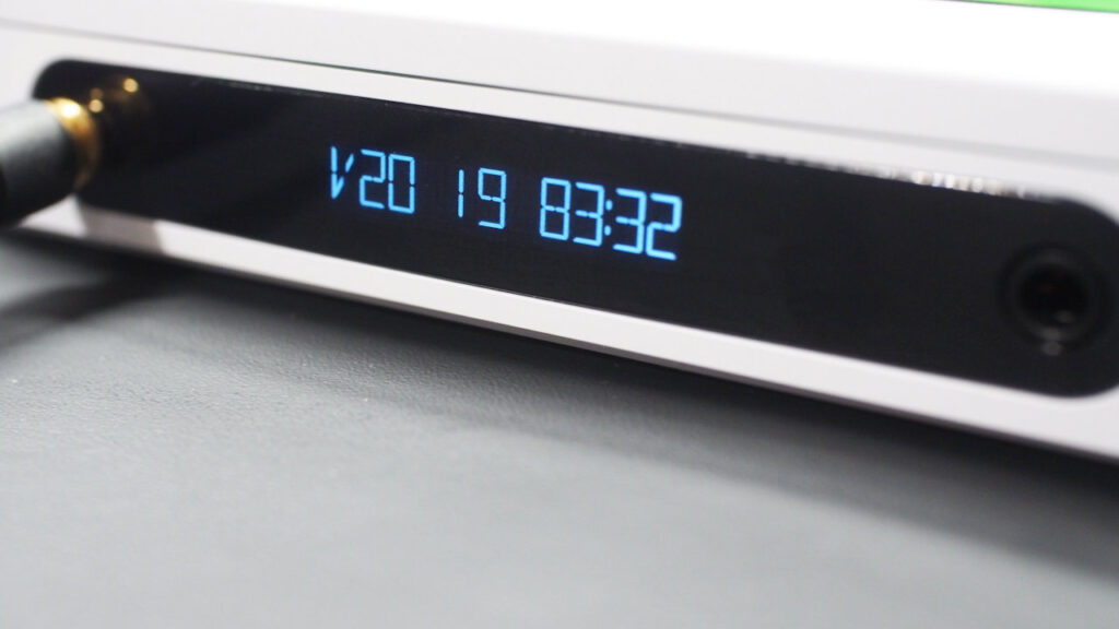 FIIO DM13 BTのディスプレイ表示。