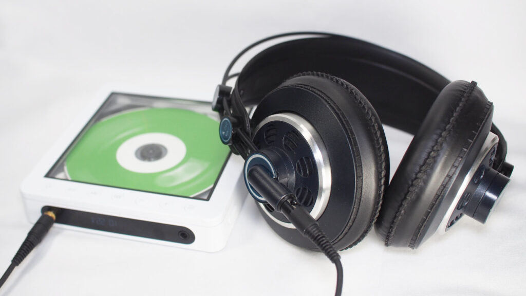 FIIO DM13 BTとAKG K240 MKII。