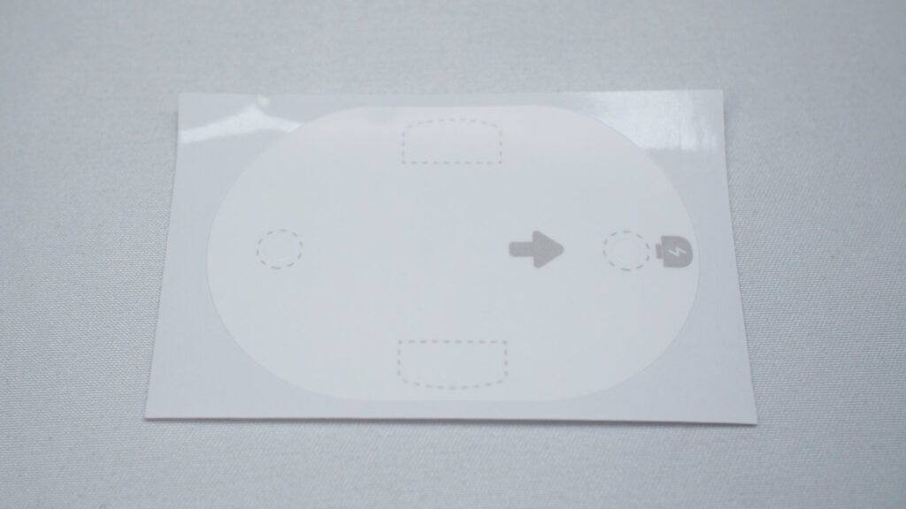 付属品の取付用ステッカー。