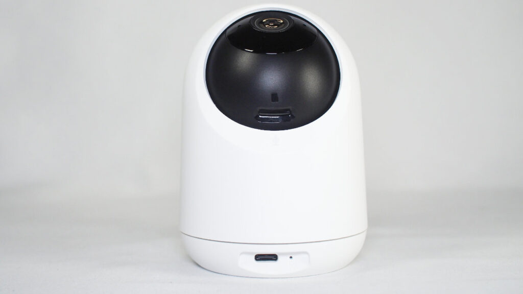 SwitchBot 見守りカメラPlus 3MPのmicroSDカードスロット。