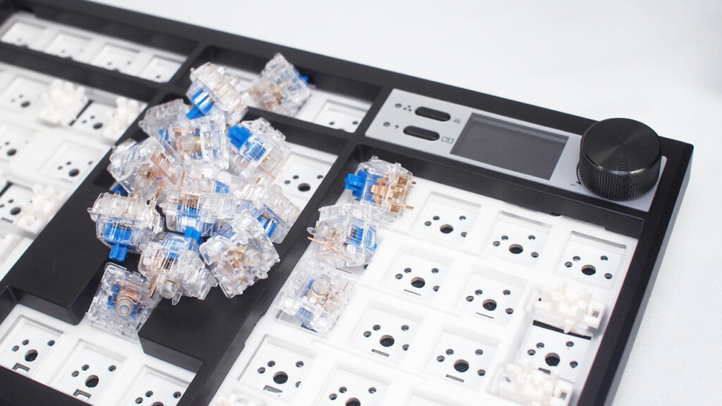 ZUOYA GMK104とキースイッチのDurock Silent Linear Dolphin。