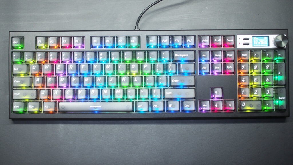 バックライトを点灯させたZUOYA GMK104。