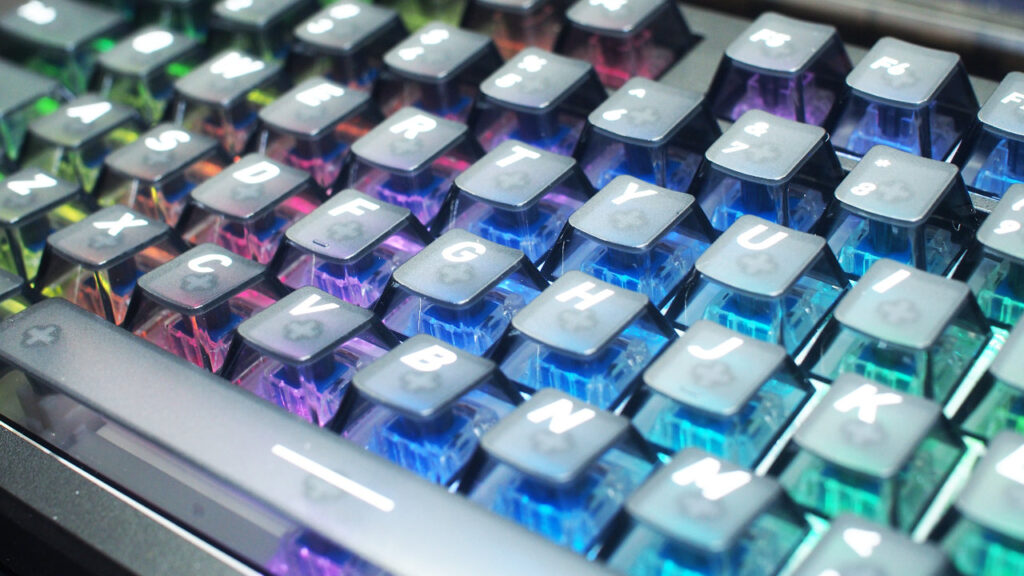 バックライトを点灯させたZUOYA GMK104を拡大したところ。