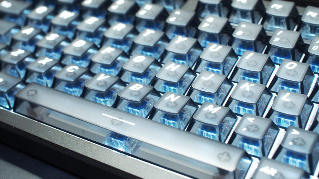 バックライトを白色にしたZUOYA GMK104を拡大したところ。