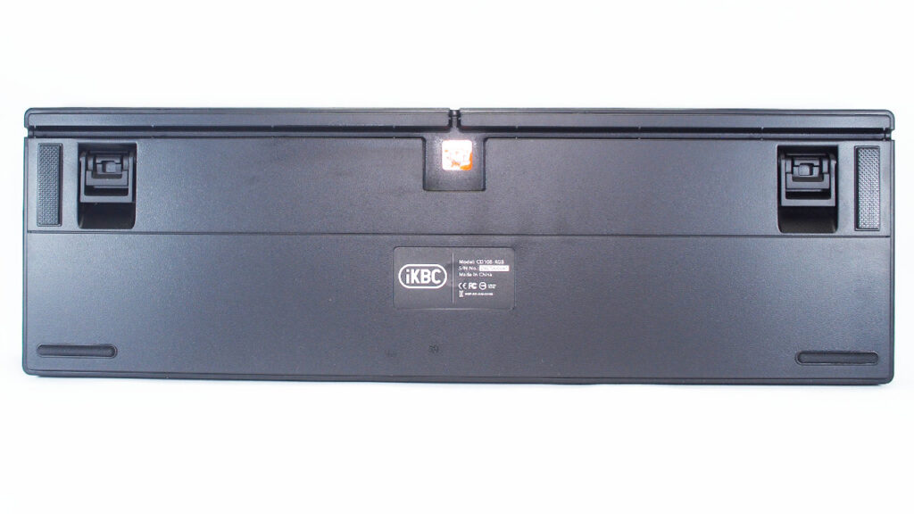 iKBC CD108 RGBの底面。