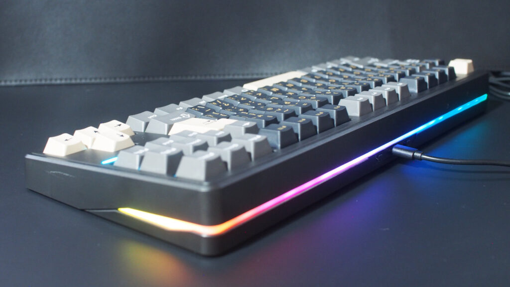 SmackApe Impact 80 JIS Blackの背面と側面のライティング（デフォルト）。