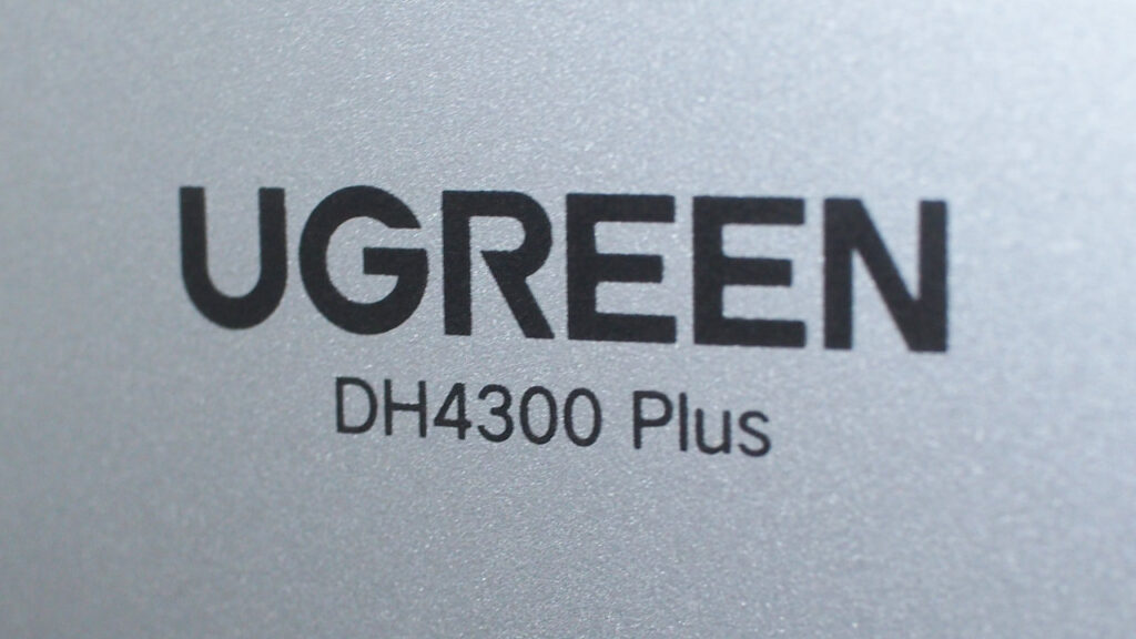 UGREEN NASync DH4300 Plusのロゴ。