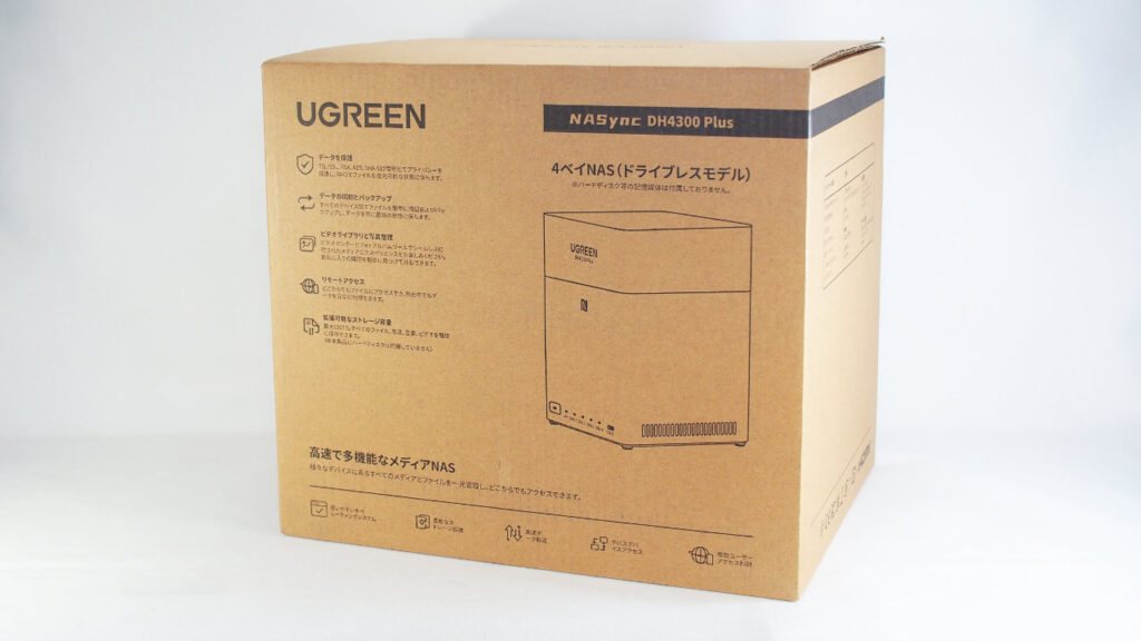 UGREEN NASync DH4300 Plusのパッケージ。