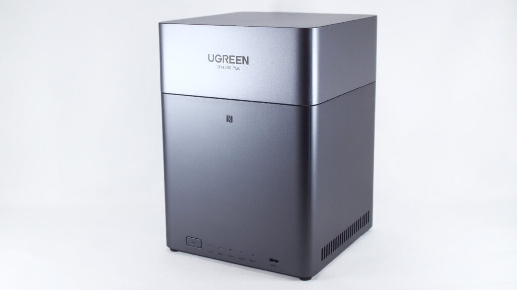 UGREEN NASync DH4300 Plusの外観。
