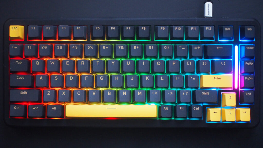 ATTACK SHARK M86のバックライトを点灯したところ。