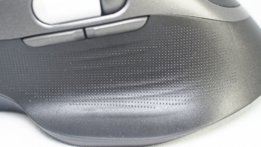 MA-WBIRS635BKの左側面の滑り止め。