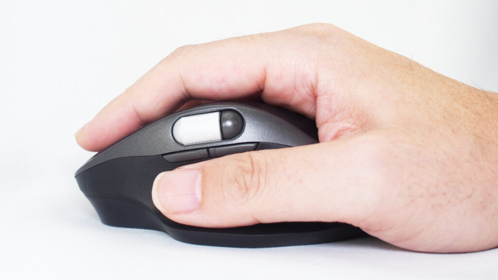 MA-WBIRS635BKを握ったところ。