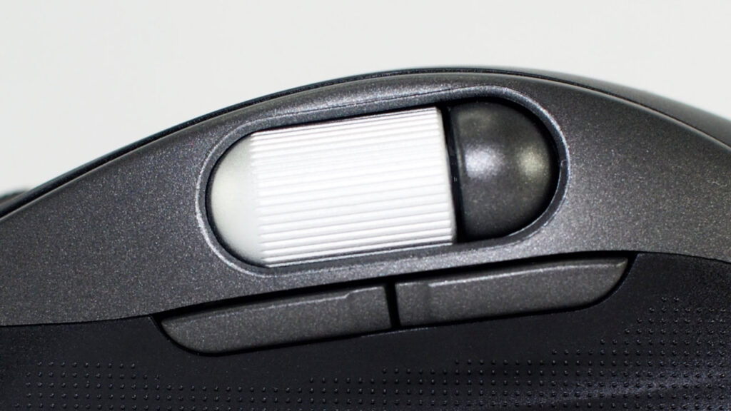 サイドホイールの横にはデスクトップボタンがある。