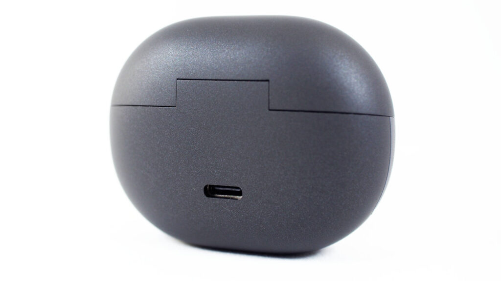 SOUNDPEATS UU2のケース背面。