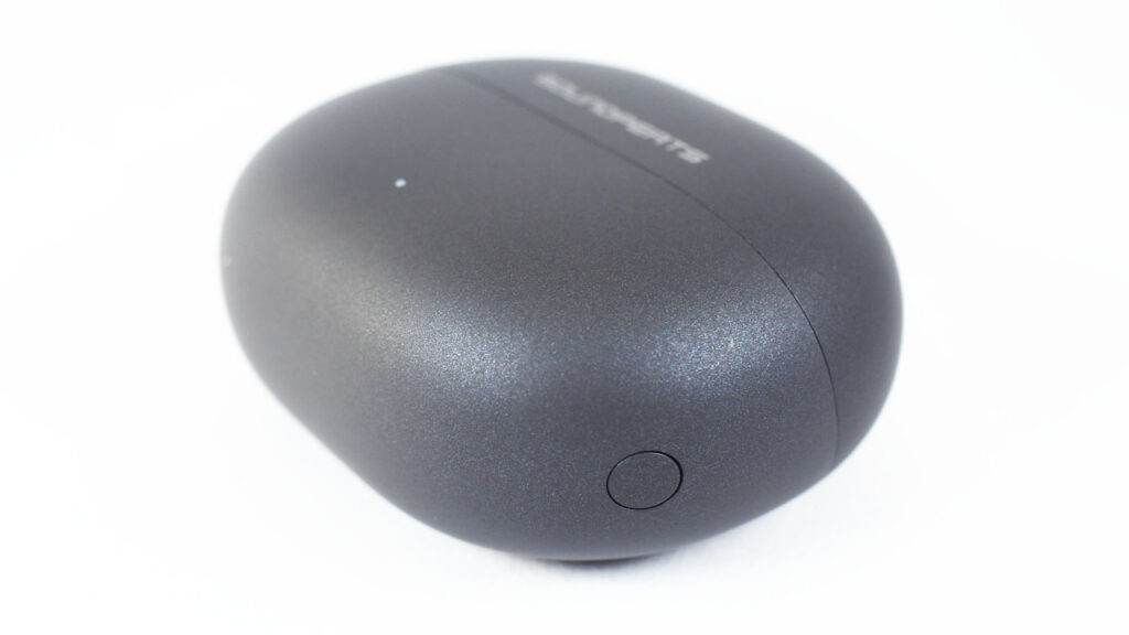 SOUNDPEATS UU2のケース右側面。