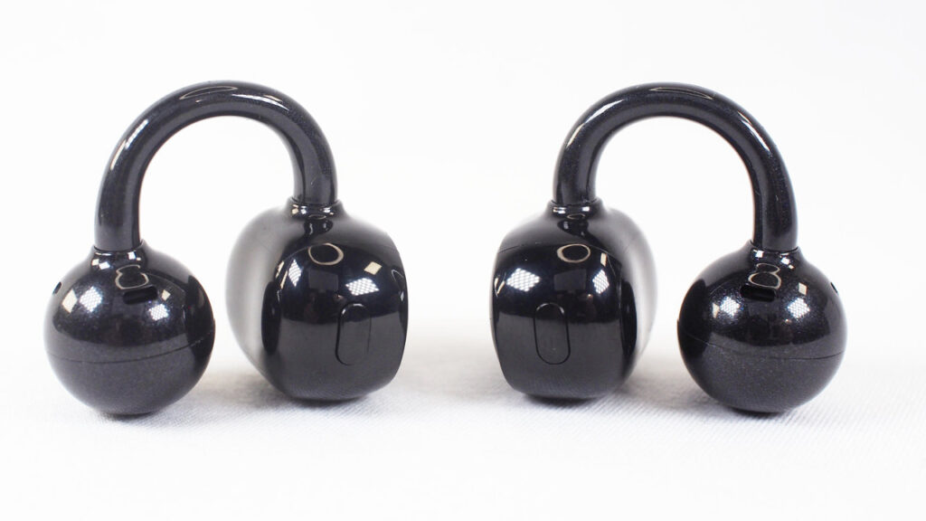 SOUNDPEATS UU2の物理ボタン。