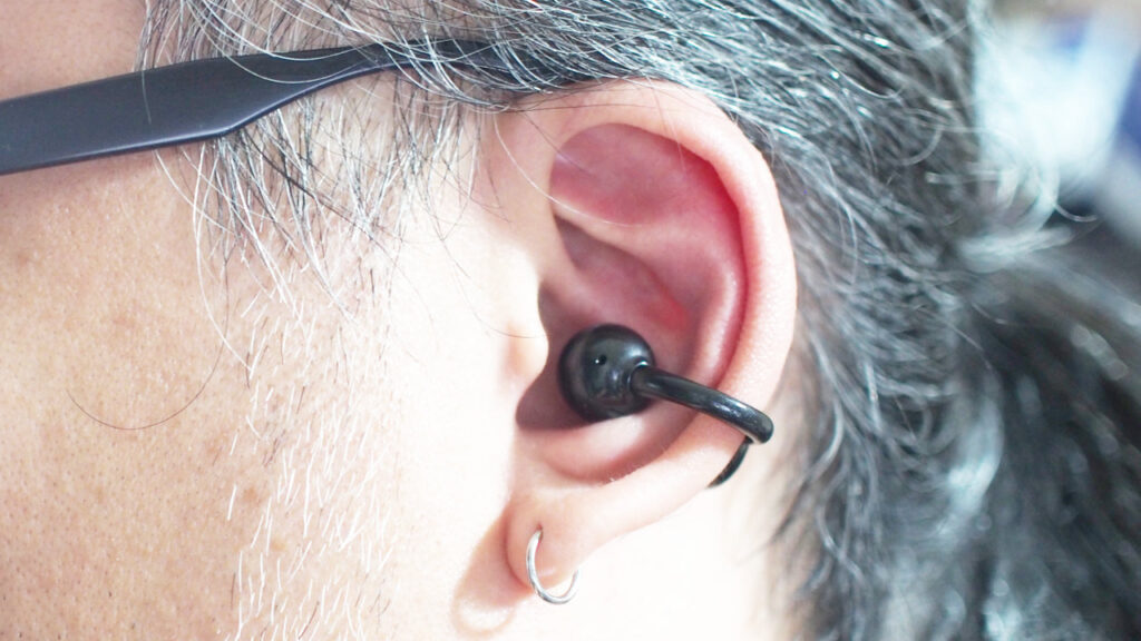 SOUNDPEATS UU2を装着したところ。