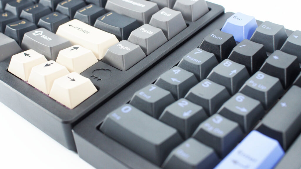 傾斜角度はWOBKEY Rainy 75と同じ7度。