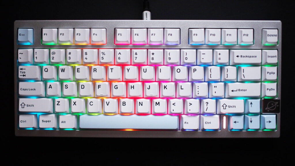 バックライトを点灯したYUNZII AL75 PRO。